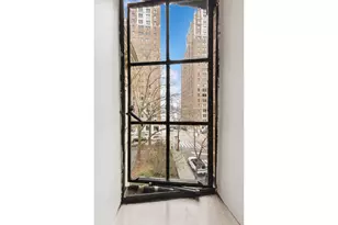 333 E 41st St, New York City, NY 10017 - Photo 6