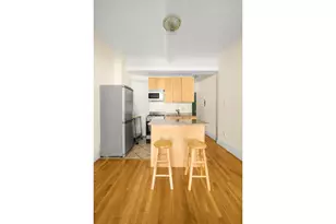 118 W 72nd St, New York, NY 10023 - Photo 2
