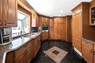 728 Huguenot Ave, New York, NY 10312 - Photo 4