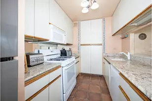 40 E 94th St, New York, NY 10128 - Photo 2