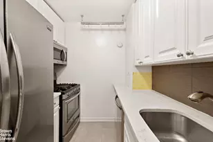 310 E 46th St, New York City, NY 10017 - Photo 4