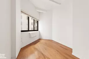 310 E 46th St, New York City, NY 10017 - Photo 6