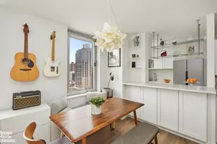200 E 89th St, New York City, NY 10128 - Photo 2