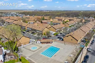 15 Hickory Cir, New York, NY 10312 - Photo 36