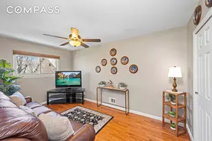 15 Hickory Cir, New York, NY 10312 - Photo 18