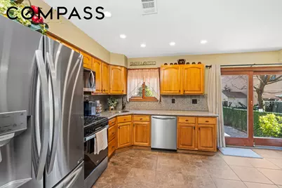 15 Hickory Circle, New York City, NY 10312 - Photo 12