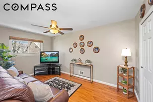 15 Hickory Cir, New York City, NY 10312 - Photo 18