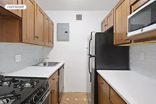 77 W 55th St, New York City, NY 10019 - Photo 4