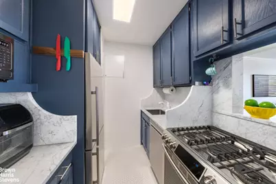 2025 Broadway #20F, New York City, NY 10023 - Photo 2