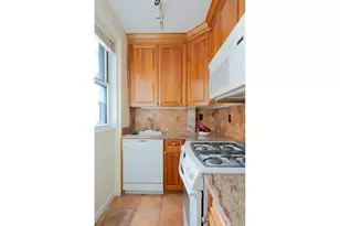333 E 43rd St, New York City, NY 10017 - Photo 4