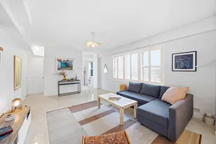 310 E 49th St, New York City, NY 10017 - Photo 2