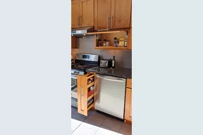 24718 89th Avenue, New York City, NY 11426 - Photo 10