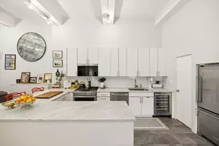 310 E 46th St, New York City, NY 10017 - Photo 4
