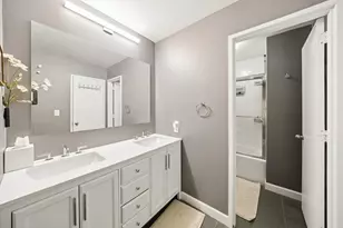 310 E 46th St, New York City, NY 10017 - Photo 8