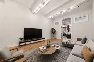 310 E 46th St, New York City, NY 10017 - Photo 2