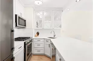 235 E 40th St, New York, NY 10016 - Photo 6