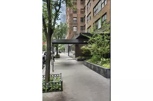 305 E 40th St, New York, NY 10017 - Photo 24