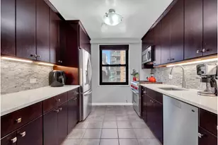 305 E 40th St, New York City, NY 10017 - Photo 4
