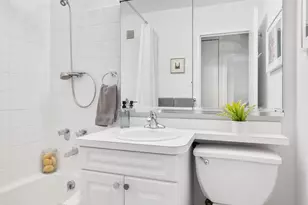 636 Washington St, New York City, NY 10013 - Photo 10