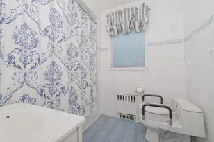 72 10 St, New York City, NY 10306 - Photo 10