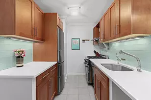 201 E 17th St, New York, NY 10003 - Photo 2