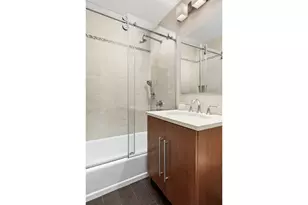 201 E 17th St, New York, NY 10003 - Photo 4