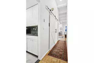 310 E 46th St, New York City, NY 10017 - Photo 2