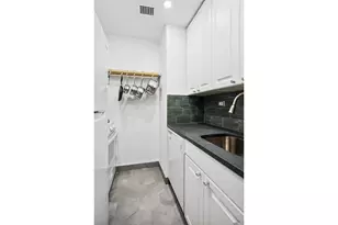 310 E 46th St, New York City, NY 10017 - Photo 4