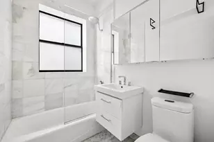 325 W 52nd St, New York City, NY 10019 - Photo 8