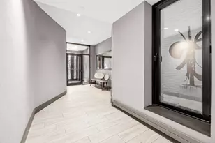 325 W 52nd St, New York City, NY 10019 - Photo 10