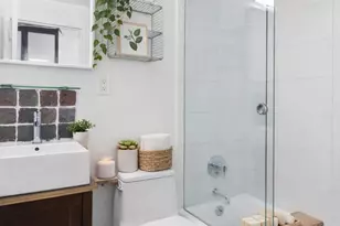 184 Thompson St, New York, NY 10012 - Photo 8