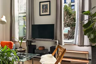 210 President St, New York City, NY 11231 - Photo 2