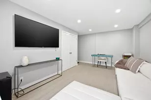 211 E 53rd St, New York City, NY 10022 - Photo 14