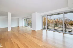 210 Central Park S, New York City, NY 10019 - Photo 10