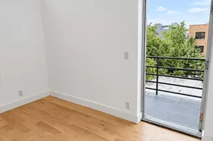 96 Woodpoint Rd, New York City, NY 11211 - Photo 16