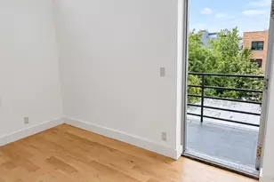 96 Woodpoint Rd, New York City, NY 11211 - Photo 16