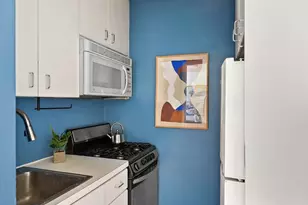 157 E 18th St, New York City, NY 10003 - Photo 4