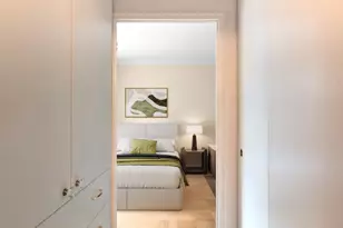 305 E 40th St, New York City, NY 10017 - Photo 6