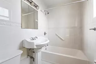 35-20 Leverich St, New York City, NY 11377 - Photo 8