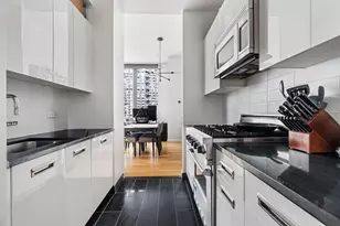46-30 Center Blvd, New York City, NY 11109 - Photo 6
