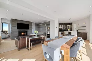 200 E 61st St, New York City, NY 10065 - Photo 6