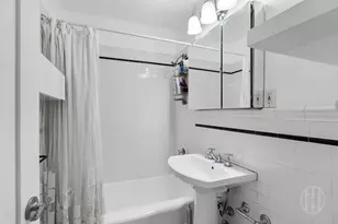 345 E 54th St, New York, NY 10022 - Photo 6
