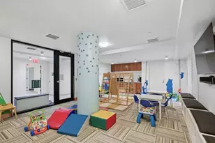 21-30 44th Dr, New York City, NY 11101 - Photo 6