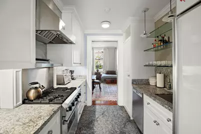 26 Washington Square N, New York City, NY 10011 - Photo 10