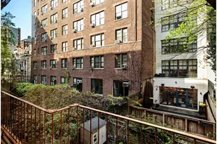 225 W 70th St, New York City, NY 10023 - Photo 2
