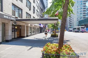 235 E 57th St, New York City, NY 10022 - Photo 10