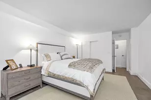 77 W 55th St, New York City, NY 10019 - Photo 6