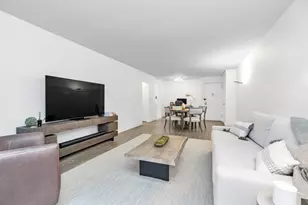 77 W 55th St, New York City, NY 10019 - Photo 2