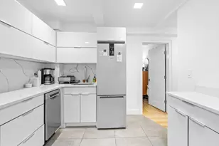 321 E 43rd St, New York City, NY 10017 - Photo 6