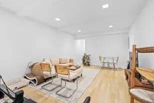 321 E 43rd St, New York City, NY 10017 - Photo 2
